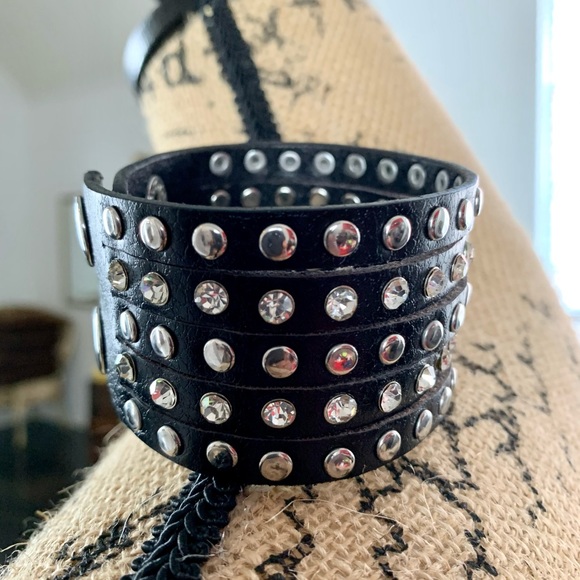 New Sliver studded and bling bracelet. - Picture 1 of 3